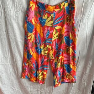 Vibrant Tropical Print Cropped Pants